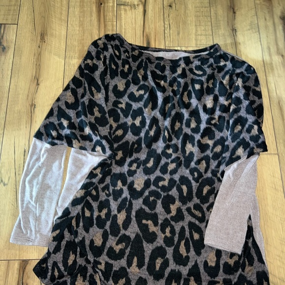 tan and cheetah print sweater - Picture 4 of 4